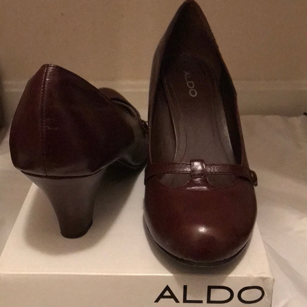 Brown Mary Jane pumps